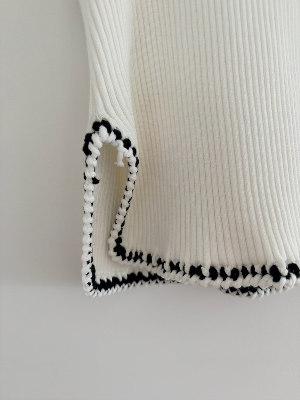 NWT White Ribbed Tank with Black knit Trim - Picture 10 of 10